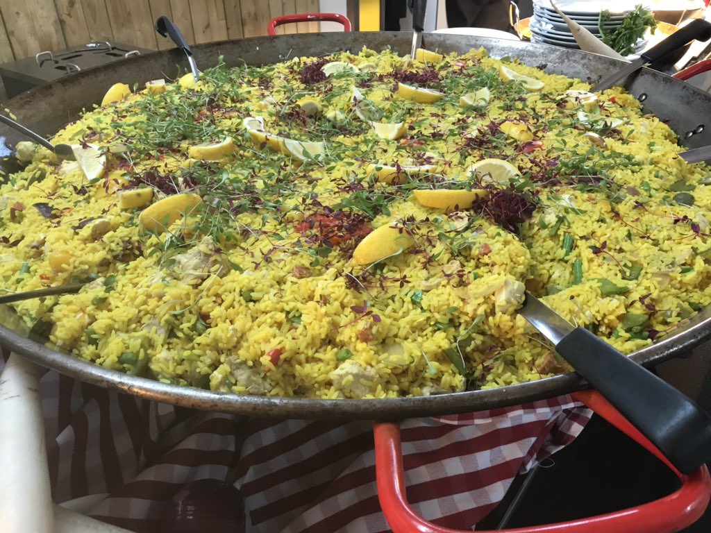 SuzanneHemchaou's tweet photo. Dishing up some #MondayDelight with a good old Paella! #MondayMotivation @ShiplakeCollege @Thomas_Franks_ @lewisoram1 ๐๐ฅ๐ฅ๐ฅ#MondaysDontNeedToBeGlumDays https://t.co/Ib1Uy2k23K