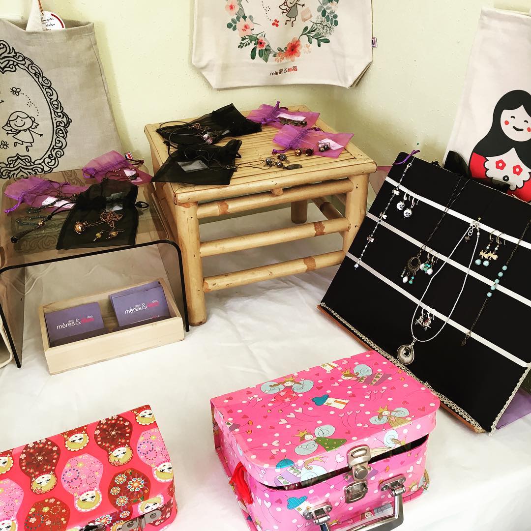 MeresetFilles's tweet photo. C'était notre première expo-vente, et on peut dire que nos produits ont eu un franc succès ! Merci à tous nos nouveaux clients qui ont pu déguster nos thés, et apprécier un échantillon des produits de nos #creatrices ! #albi #Expo #madeinFrance #ideecadeau https://t.co/ceoYx1iW3a