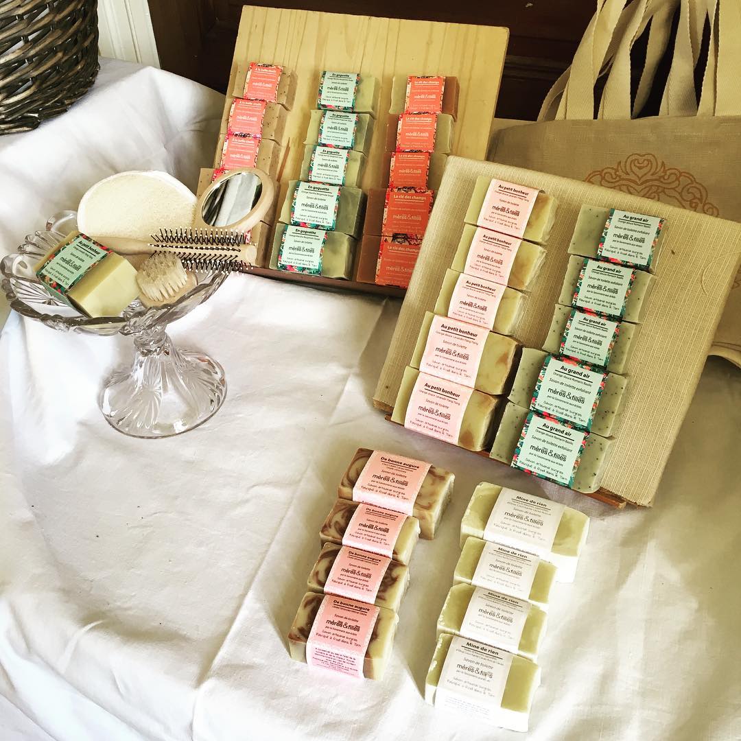 MeresetFilles's tweet photo. C'était notre première expo-vente, et on peut dire que nos produits ont eu un franc succès ! Merci à tous nos nouveaux clients qui ont pu déguster nos thés, et apprécier un échantillon des produits de nos #creatrices ! #albi #Expo #madeinFrance #ideecadeau https://t.co/ceoYx1iW3a