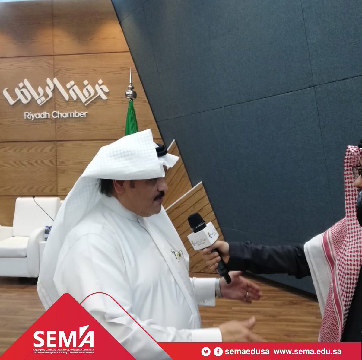 semaedusa's tweet photo. #د_زهير_السراج يرد على أسئلة واستفسارات الحضور في #ورشة_عمل حل النزاعات في صناعة المعارض والمؤتمرات #غرفة_الرياض https://t.co/gGMSsOs4z4