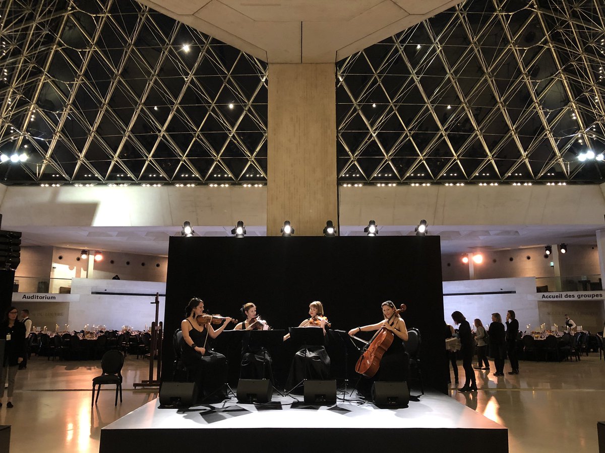 BAmusiques's tweet photo. Accueil sous pyramide au musée du Louvre avec notre quatuor à cordes romantique (Réalisation Shortcut Events)
#musiclive #event #luxeevent https://t.co/yQl4wFxV3B