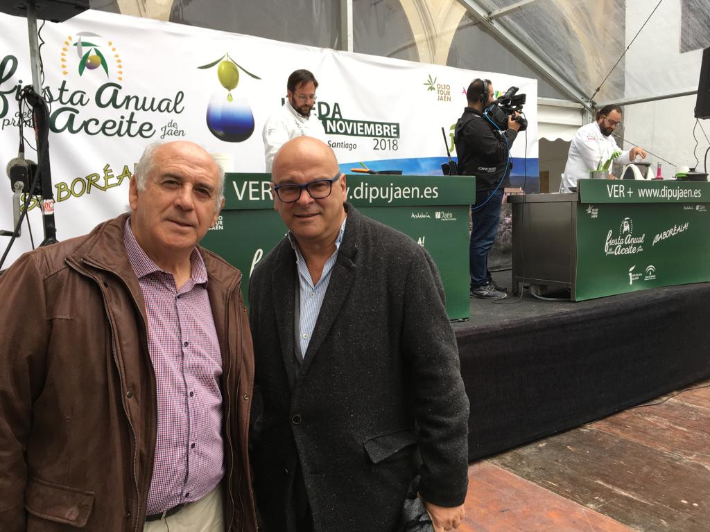 JuanBalbinGa's tweet photo. Fin de semana en la V Fiesta del #PrimerAceiteJaén en Úbeda. Un éxito https://t.co/DbFDOoVtNt