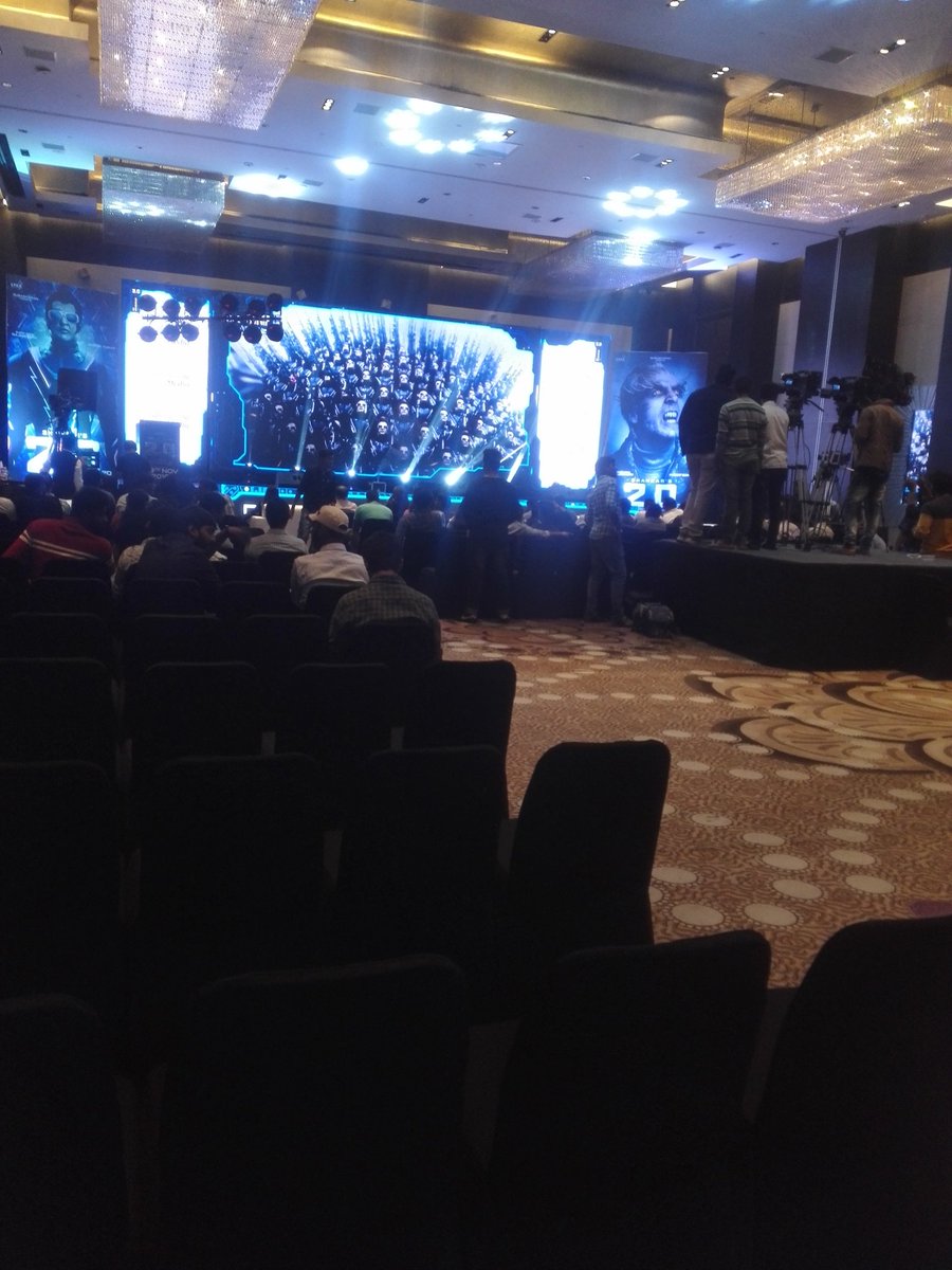 InduKarthik7's tweet image. Hyderabad press meet for 2.0 now
#rajinikanth
#Endhiran 
#robot2