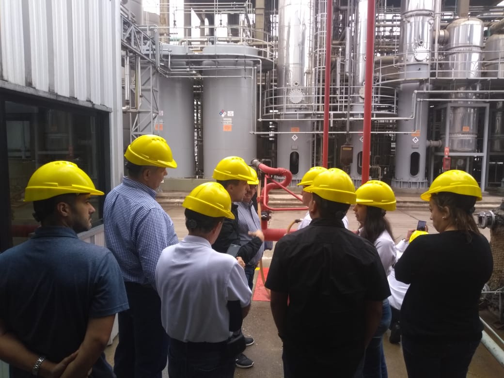 IntaCordoba's tweet photo. Ya se encuentra en #Argentina la delegación de técnicos colombianos de @FENALCE
La gira técnica se inició hoy en #Córdoba con la visita a la planta de #PORTA que fabrica las #MiniDest, pequeñas destilerías para producir #etanol y #burlanda en el #campo
#ValorAgregadoenOrigen https://t.co/Nto45jkoZH