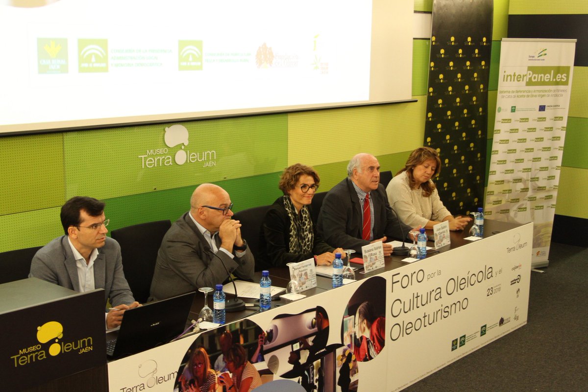 JuanBalbinGa's tweet photo. En  el I Foro de Cultura Oleícola y Oleoturismo, un éxito, organizado por la Fundación del Olivar, en el Museo Terra Oleum. https://t.co/sn6y5CxMIt