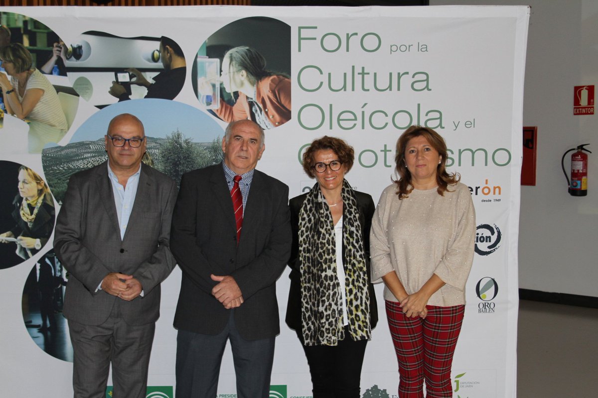 JuanBalbinGa's tweet photo. En  el I Foro de Cultura Oleícola y Oleoturismo, un éxito, organizado por la Fundación del Olivar, en el Museo Terra Oleum. https://t.co/sn6y5CxMIt