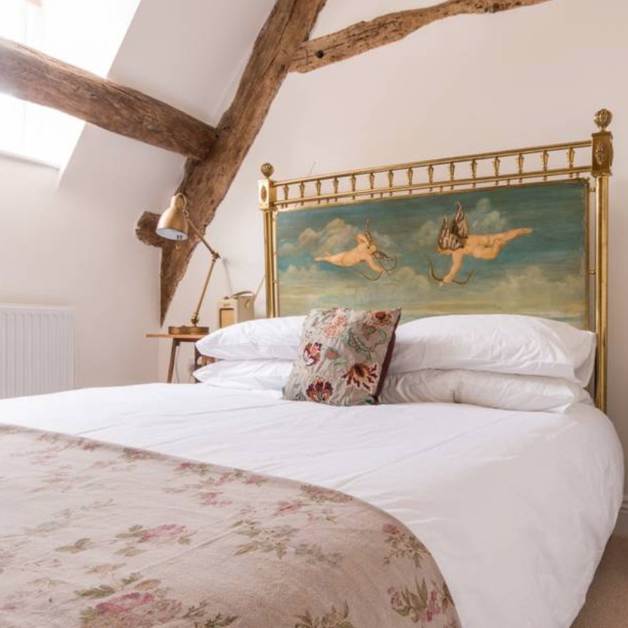 CotswoldPlace's tweet photo. A bargain pre-xmas break in the #Cotswolds?! The 8 &amp; 9 Dec are the only w/e left at our  new #luxuryholiday property in #Cirencester just £125 for 2 nts (+ £56 fees). Not bad! https://t.co/GKG91mmoBc #selfcatering #holidaycottage #weekendbreak #cotswold #holidaycottage #latebreak https://t.co/CEluVTo0jm