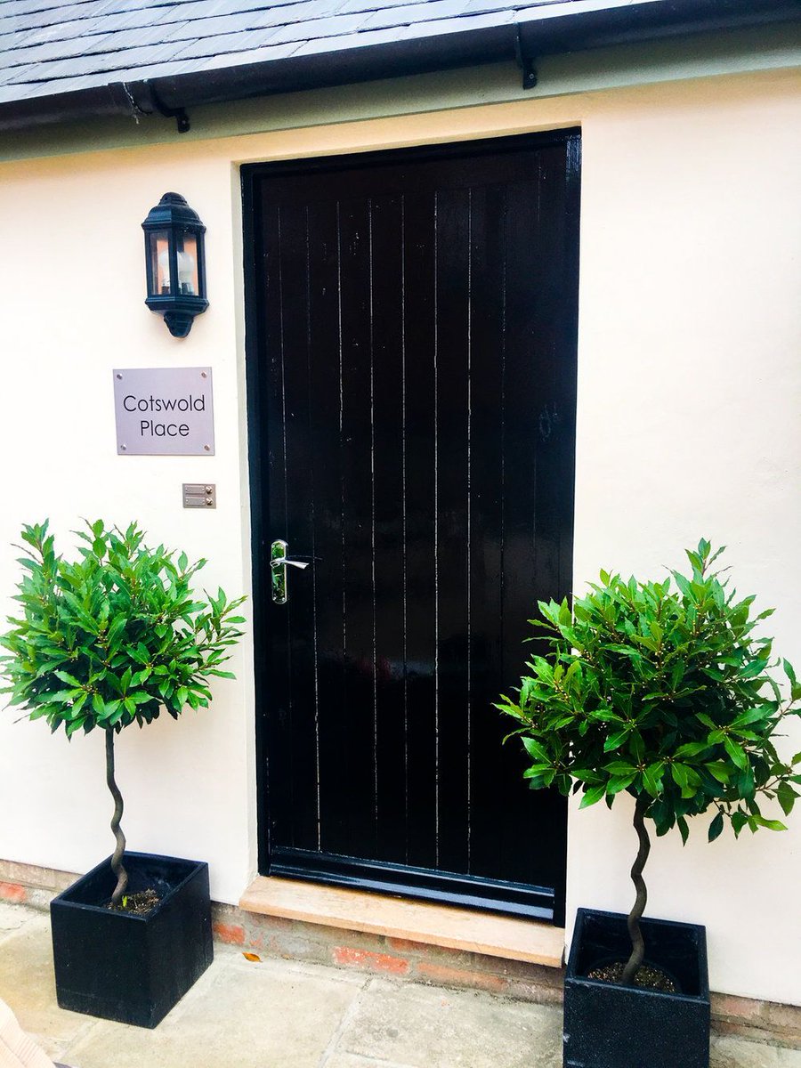 CotswoldPlace's tweet photo. A bargain pre-xmas break in the #Cotswolds?! The 8 &amp; 9 Dec are the only w/e left at our  new #luxuryholiday property in #Cirencester just £125 for 2 nts (+ £56 fees). Not bad! https://t.co/GKG91mmoBc #selfcatering #holidaycottage #weekendbreak #cotswold #holidaycottage #latebreak https://t.co/CEluVTo0jm