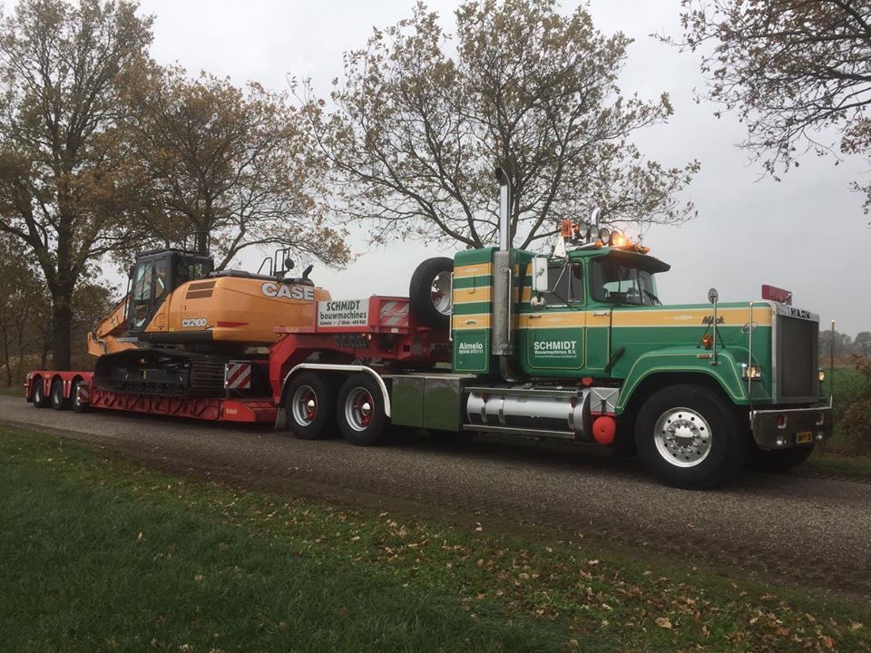 schmidtbouwmach's tweet photo. Ter vervanging van de #Case #CX210B mochten wij zojuist bij #Hobelman-Halle deze schitterende CASE #Construction #Equipment #CX210D af leveren.
Wij wensen #Hobelman heel veel #succes met deze fraaie nieuwe machine! #zwaargewicht #caseconstruction https://t.co/EfRQ2fIyPS