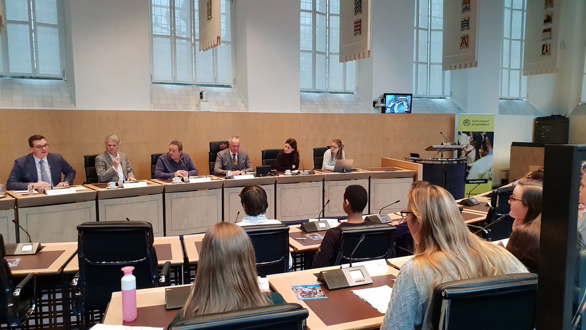 En we zijn los! Het debat is zojuist begonnen.
.
#jouwzeeland #provinciaaljeugddebat #provinciaal #jeugddebat #njr <a href="/NJRJeugddebat/">Nationaal Jeugddebat</a> @NJRtweets