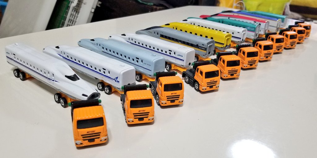 ののぱぱ 18年11月26日 月 ののぱぱ工房 ラスト製作発表会 H5系 E7系 E6系 E5系 700系 923形 E編成 N編成 S編成 G編成 搬送逆n編成 計１１編成 最後はシンボルマーク付きトミカだけで終わります N700sのトミカが出れば ありがとうございました