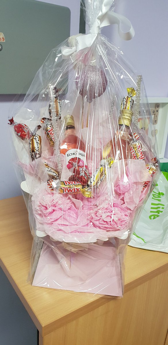PcctWards's tweet photo. Love my teams β€ Monday morning suddenly felt so much better-my gift from a HCA just because.....#LuckyMatron https://t.co/p0g4bnHFMQ