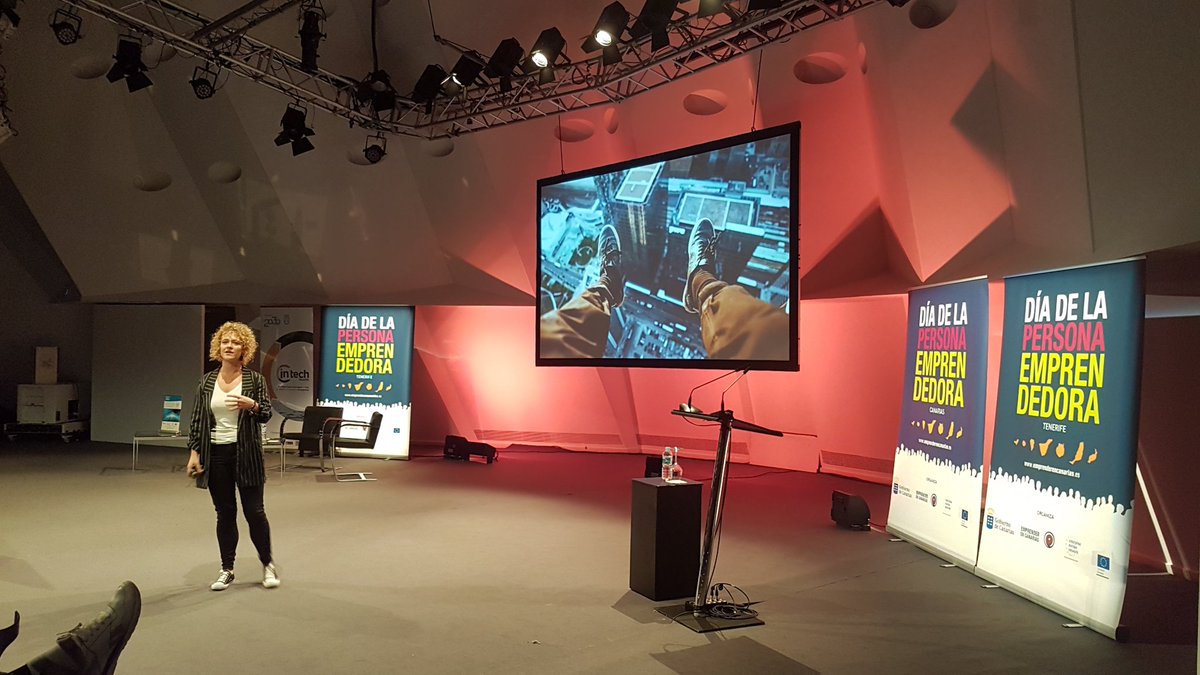 inzuasocial's tweet photo. Patricia Spycher nos habla de que hay también que asegurarse bien, antes de siquiera pensar en saltar. Y esto de nuestra mano pero eso sí salten, que no os paralice el miedo #DEP18 dónde #nintendo sigue siendo el protagonista en la sombra #inzua https://t.co/tBUBUER3XN