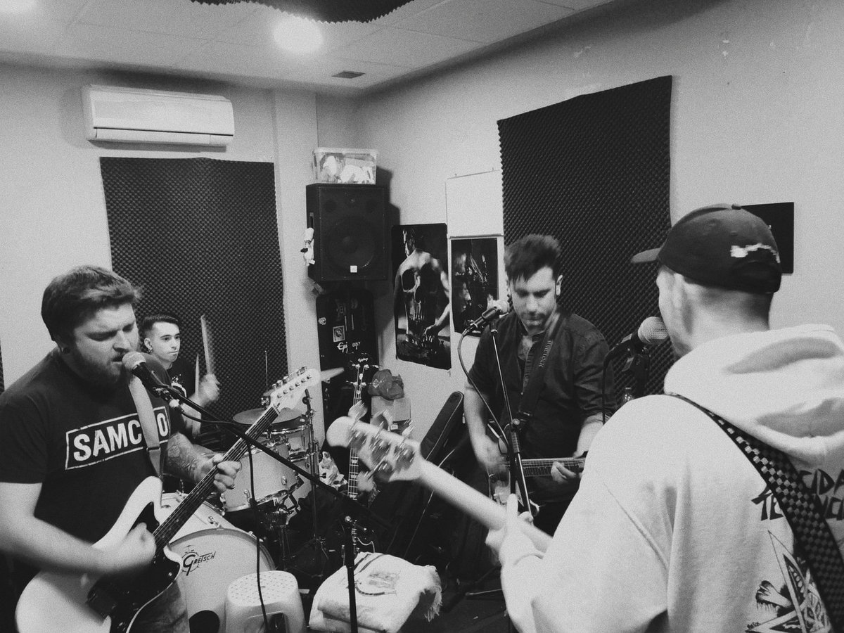 brainwall__'s tweet photo. Empieza la cuenta atrás…
Éste sábado nos vemos!
Presentamos nuestro EP junto a @unitehxc y @SullyRiot a las 21:00 horas en la Sala Alive (Madrid)
Entradas en:  https://t.co/QjDAibB4n8 https://t.co/yluPPanfjH