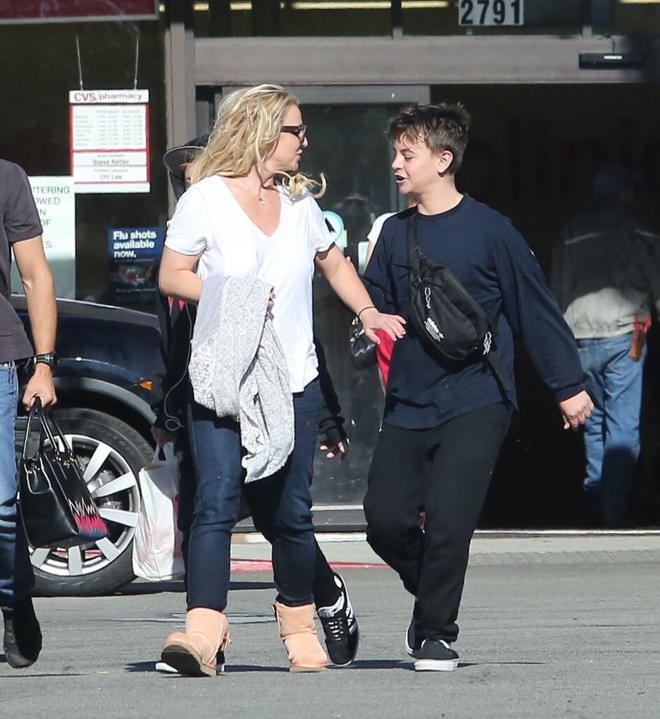 Free Britney On Twitter Britney Spears And Her Sons At Cvs Yesterday In La