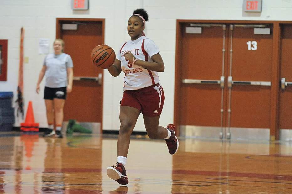 JHSGIRLSHOOP's tweet photo. #workinghard #tobeready #Jayhawks https://t.co/qPV9U6lWGM