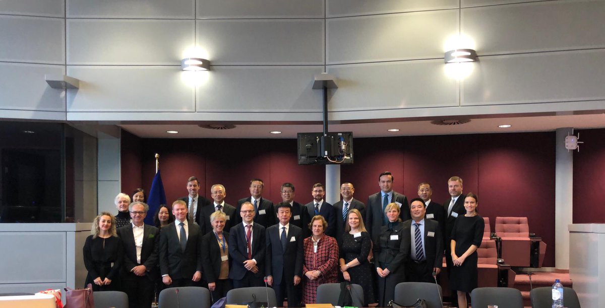 redespanola's tweet photo. 🇪🇺🤝🇨🇳REDR participa, como miembro del Consejo de la red europea de GAL @ELARD_aisbl, en la reunión con #SAFEA en @EU_Commission, estudiando posibilidades de #cooperación con los territorios rurales chinos junto a la DG de @EUAgri, Josefine Loriz-Hoffmann y al vicepdte. de la CE https://t.co/xWuYeWtitW