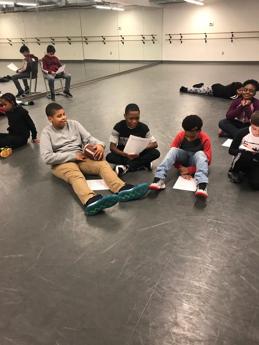 PhysEdArts's tweet photo. Great way to start a Monday!!! #PE @CrecArtsMiddle1 https://t.co/6rJVPYioFg