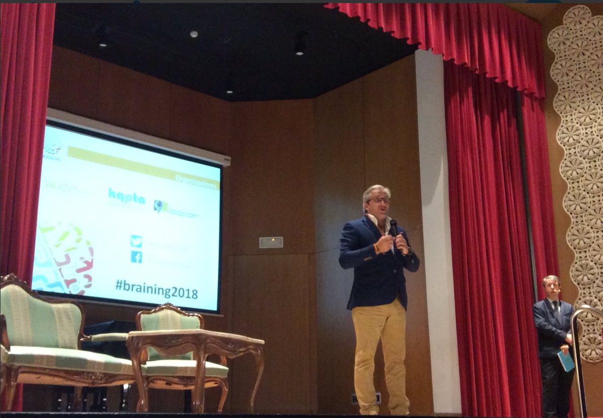 COPYPCV's tweet photo. El presidente del @COPYPCV, @enriquecastille, en su intervención en el @BrainingCongres, donde habló sobre la autoevaluación docente. #braining2018 #innovacióneducativa #educación #soypedagogo https://t.co/3TMAuZMyY1