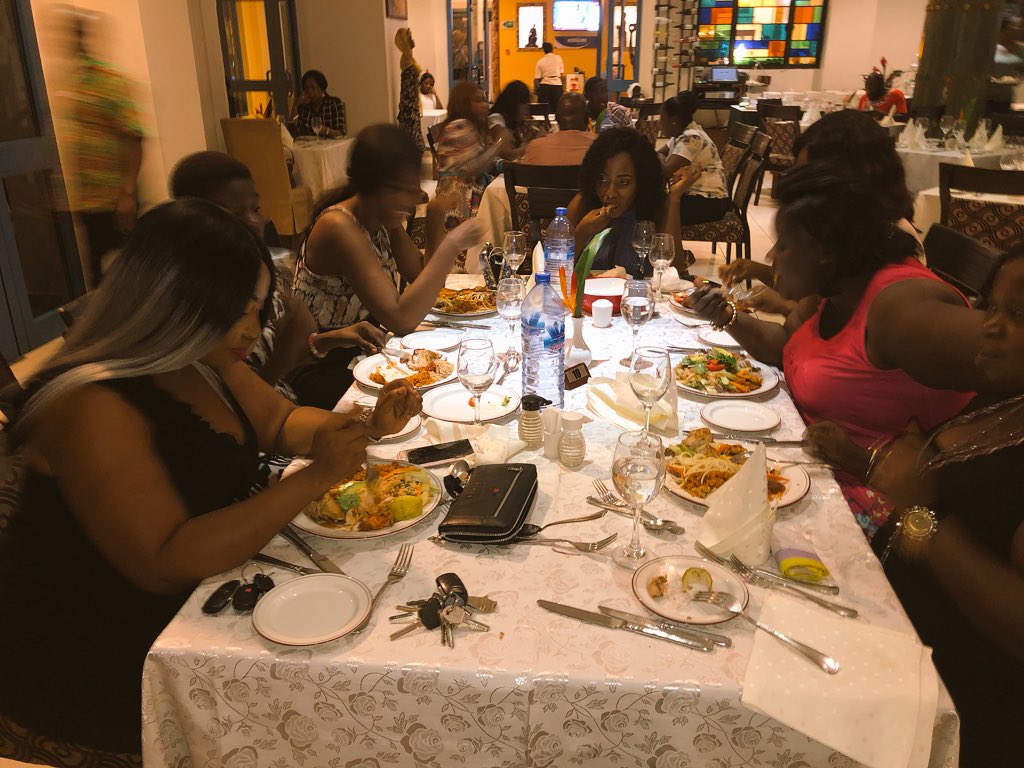 _Laurrie's tweet photo. #family #friends #aftergrad https://t.co/fAxamsmh0M