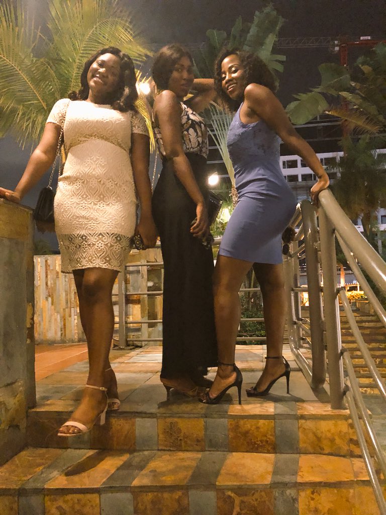 _Laurrie's tweet photo. #family #friends #aftergrad https://t.co/fAxamsmh0M