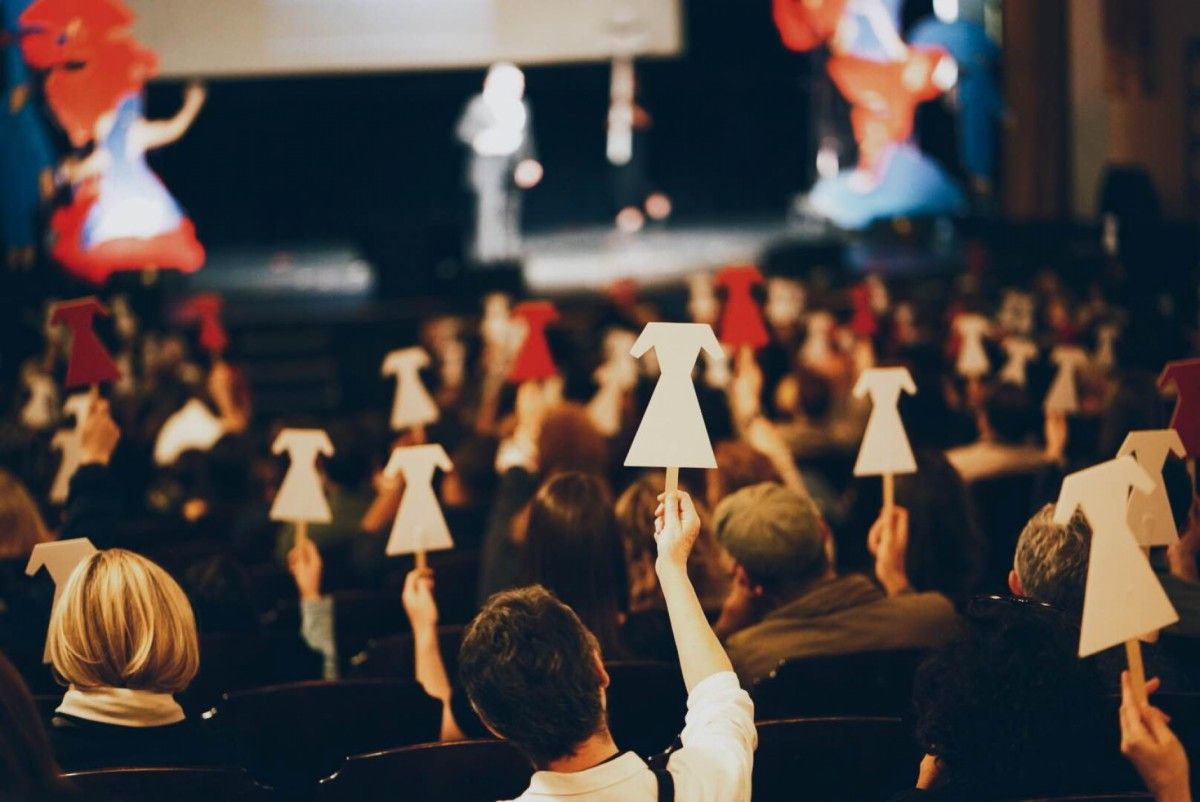Do you want to get familiar with curatorial and artistic methods especially in the field of performance and activism? 

You have until 2 December to apply for our workshop 'Tailoring politics into performative acts': bit.ly/OpenCallworksh…