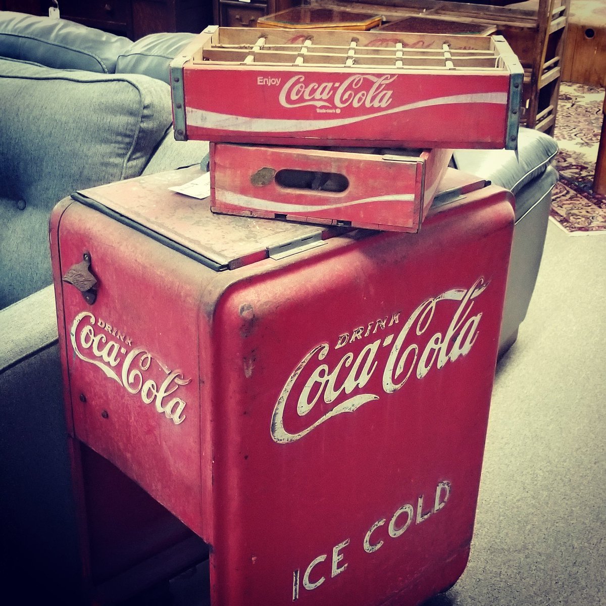 SwanRiverTradin's tweet photo. Enjoy an Ice cold coke!😉

Swan River Trading Company 
19 Main st
Dennisport, Ma  02639
508-394-2006

#coke #cocacola #capecodlife #swanrivertrading #capecodcottage #furniture #hyannis #dennis #dennisport #vintage https://t.co/Jo97yRM9jc
