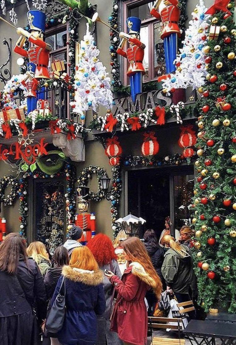 Christmas in #Athens #Greece

#greek #greekpride #hellenic #hellenicpride #proudgreek #opa #greeklife #greekflag  #zitoellada #hellas #greekchristmas