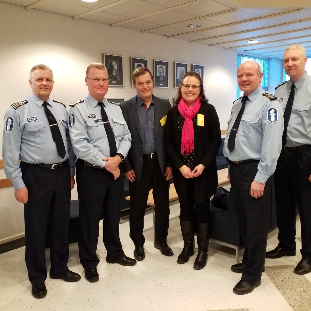 poliisiLU's tweet photo. Idag hade vi två riksdagsledamöter, Kari Tolvanen och @MiaLaiho, på besök i Esbo. @TimoSaarinen15 ja @LUpoliisi asiantuntijamme kertoivat kansanedustajille mm. ennaltaehkäisevän työn Ankkuri-toiminnasta, jota eri viranomaiset tekevät yhdessä. https://t.co/ziXeipcp4X