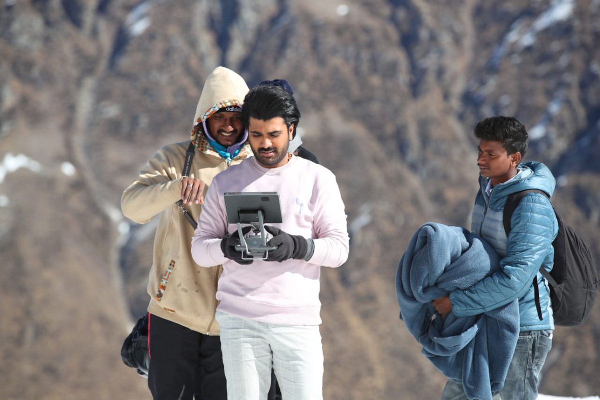 tfitalks_Offl's tweet photo. Working stills from #Sharwa's  #PadiPadiLecheManasu Title Song 

Watch #PPLMTitleSong Here👉👉https://t.co/EvNKW2hpGU 

#PPLMOnDec21st #Sharwanand #SaiPallavi #Hanurpudi #TFITalks 

@Sai_Pallavi92 @hanurpudi @SLVCinemasOffl https://t.co/xxWj76nMr3