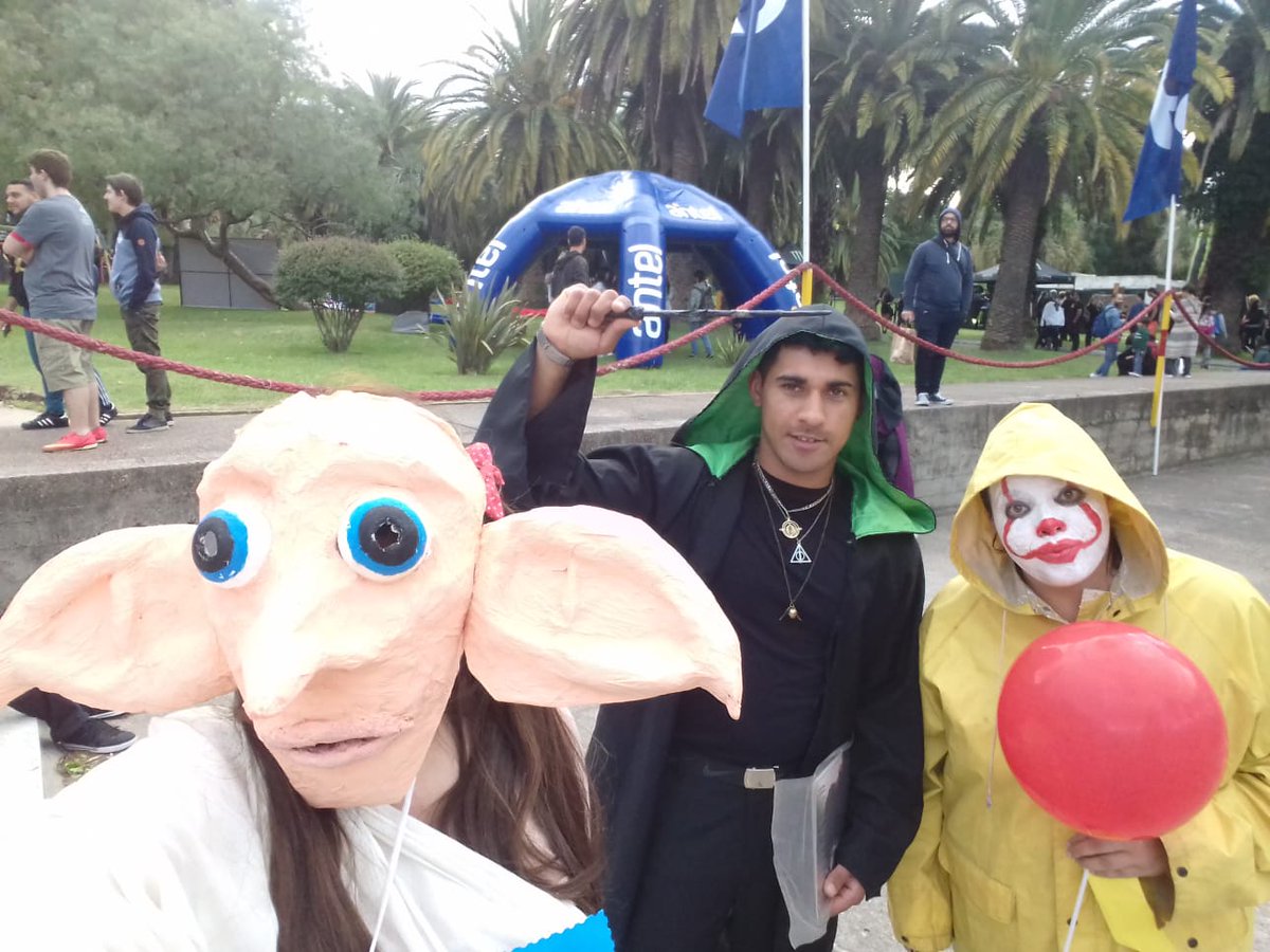 Yo_Vixy's tweet photo. #ComicConvention #CCU2 el sábado!!!! Más que genial que estuvo 🎈🤡😊  @ValeRiddle
@chitocurbe @ComicUruguay @DarkSide_Bros https://t.co/X0hvOGyduA