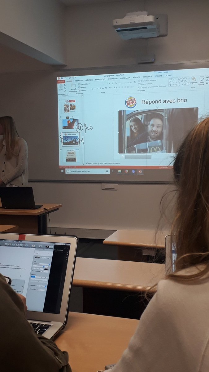 celiahllx's tweet photo. Réponse de @BurgerKing à l'attaque de @McDonalds. Bravo à eux pour leur buzz ! 

#BKcom 
#RSISTC3A https://t.co/Iu0TqZfhQl