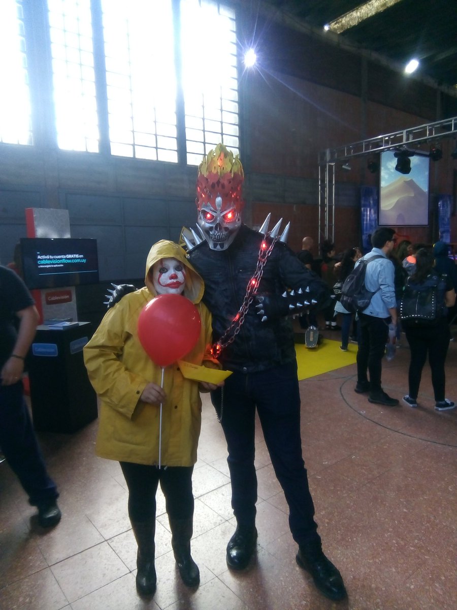 Yo_Vixy's tweet photo. #ComicConvention #CCU2 el sábado!!!! Más que genial que estuvo 🎈🤡😊  @ValeRiddle
@chitocurbe @ComicUruguay @DarkSide_Bros https://t.co/X0hvOGyduA