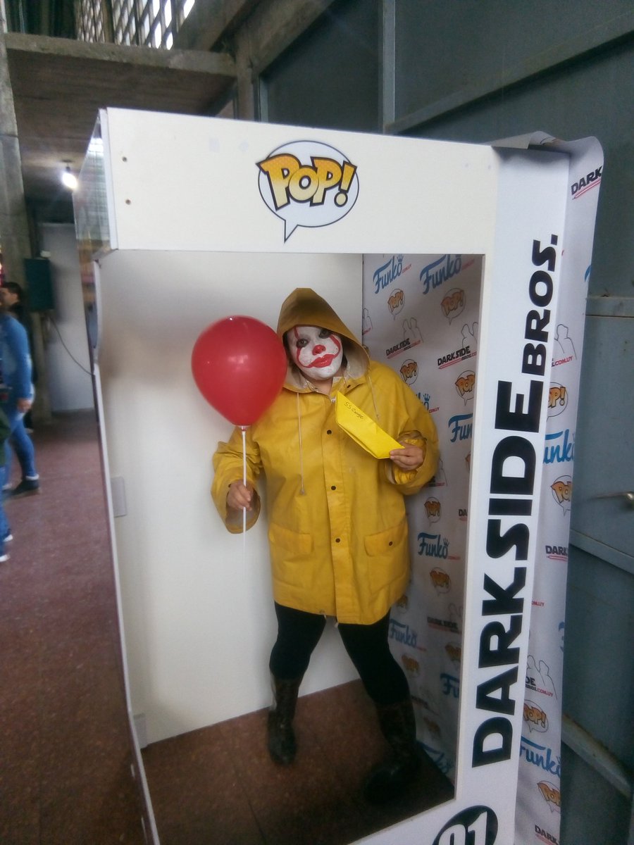 Yo_Vixy's tweet photo. #ComicConvention #CCU2 el sábado!!!! Más que genial que estuvo 🎈🤡😊  @ValeRiddle
@chitocurbe @ComicUruguay @DarkSide_Bros https://t.co/X0hvOGyduA