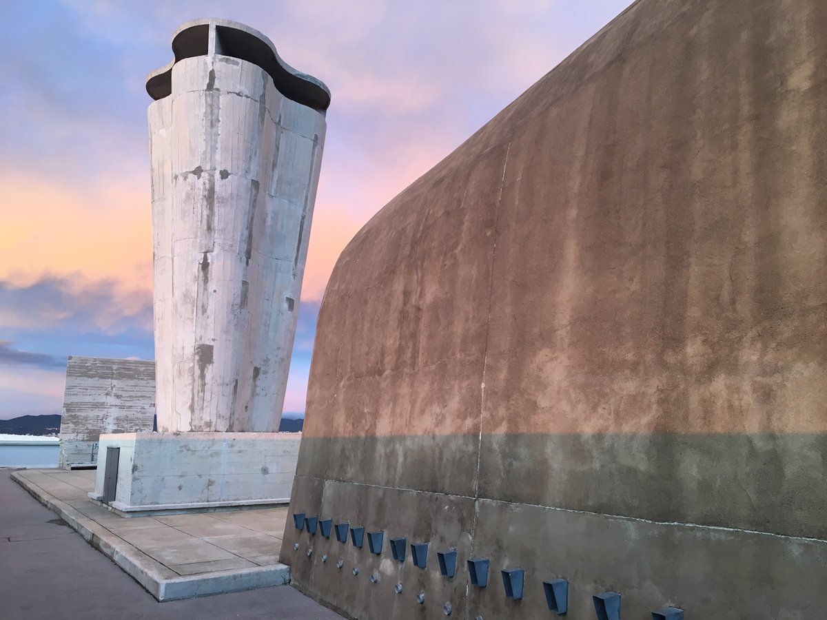 GrosseGuille's tweet photo. La cité radieuse de rose irradiée
#LeCorbusier @marseille https://t.co/TLpL3nsBag