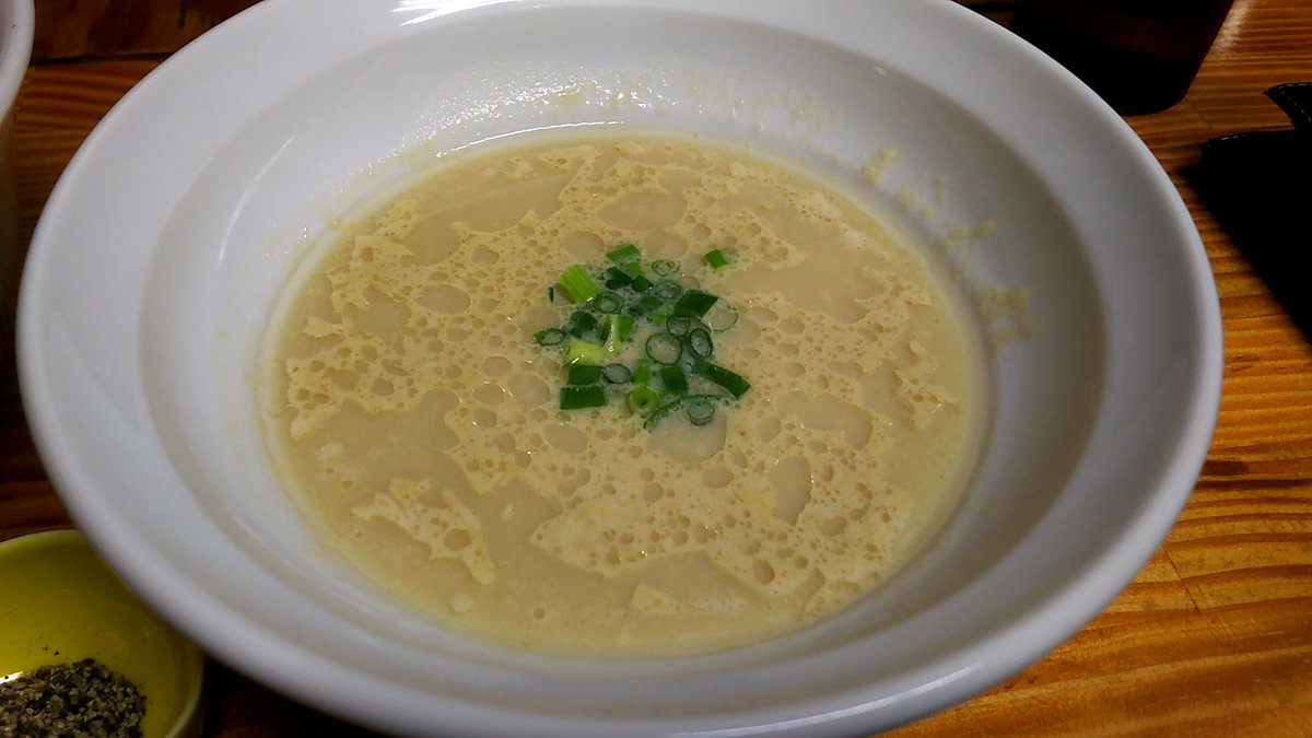 hirojyu7's tweet photo. 寿製麺 よしかわ 上尾店
限定 牡蠣のクリーミーつけ麺
アジそば

牡蠣のクリーミーつけ麺( ﾟДﾟ)神ｯ!!
ぷりぷりの牡蠣たまらんす(*´Д`)
イワシ未入荷で登場したアジそばも最強美味(*´∀`)♪
東京進出したよしかわさんの勢いは止まりませんね！
ごちそうさまでした( ´∀`)/ https://t.co/HMwmZ3EFx7