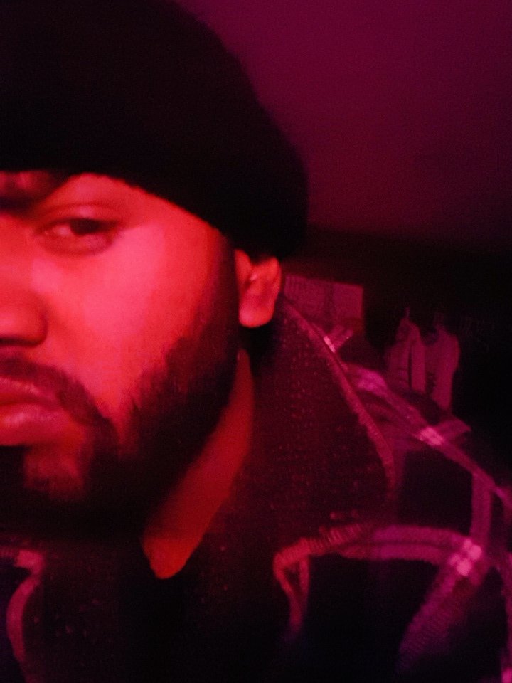clowxfaded's tweet photo. one eye open still no sleep,
head fully of kush 
but feel no creep https://t.co/k9Nz2Qgvg0