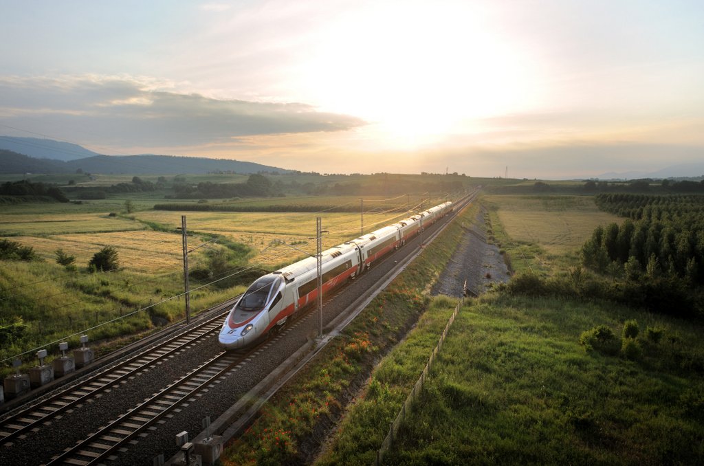 Frecciarossa_IT's tweet image. Vuoi raggiungere la Puglia? Da oggi è in vendita il nuovo #Frecciargento no stop Roma - Bari. Tutti i dettagli: fsnews.it/fsn/Sala-stamp…