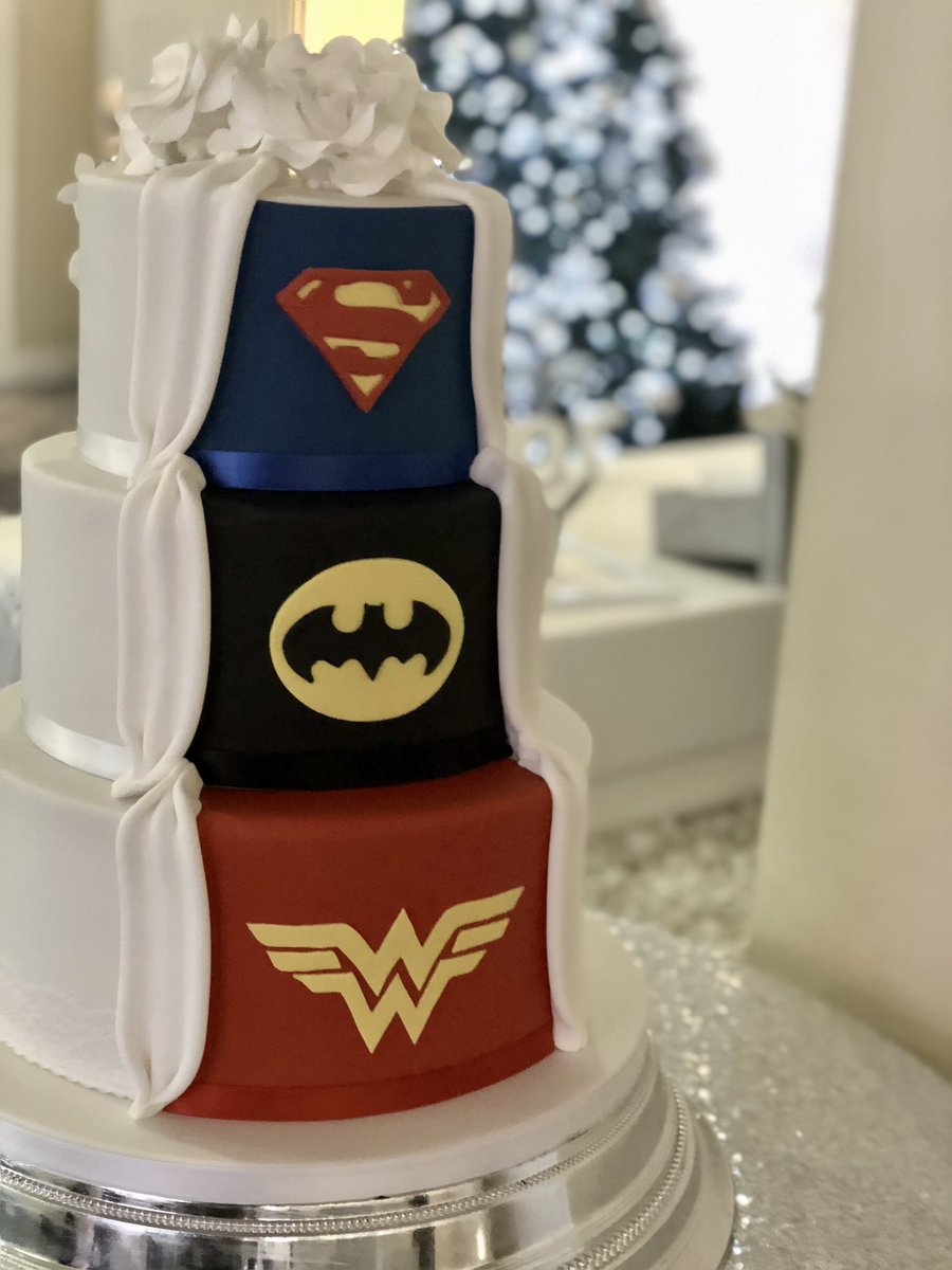 Gorgeous set up for Sam &amp; Stephen’s wedding on Saturday! We loved the reveal cake from <a href="/JeanettesGC/">JeannettesGreatCakes</a>! #winterwedding #surreywedding #wedding #NationalCakeDay 👰 🎩 🥂🍾