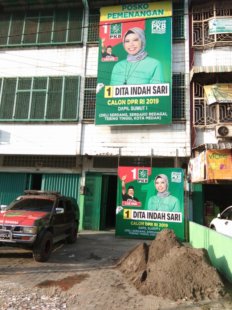Persiapan serius @Dita_Sari_ di Dapil Sumut I.
Mengenai Gagasan, Pemikiran, Jaringan dan Perjuangan,
Dita sudah punya track record yg baik.
Kini Dita kembali ke tanah kelahirannya, akan berjuang untuk para Petani dan Perempuan di Sumut..
Kami dukung Dita krn kami tau dia baik.