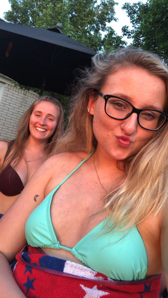 alyssa_cook00's tweet photo. happy birthday to my sweet angel,  im so thankful for our friendship, i hope you have a wonderful day. i can’t wait to celebrate with you this weekend and make it even better, love u ❣️💎💋 @Miranda_Dudek https://t.co/evQQzpB6TE