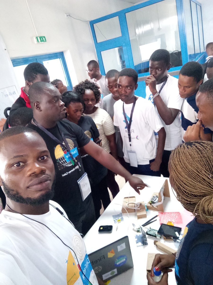 Leader_KINDJI's tweet image. #AndroidThings session with so awesome participants at #devfest18 by @GDGAbomeyCalavi