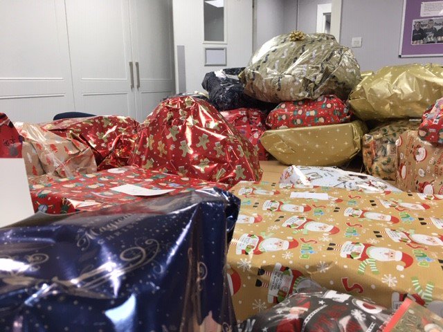 PositiveSteps's tweet photo. Santa has been early to @PositiveSteps thanks to the very kind people at Bethesda Church, Royton. The Oldham Young Carers and their siblings will be having a very merry christmas thanks to your incredible generosity  🎄🎄🎁🎁#spreadalittlesparkle #morethanjustyoungcarers https://t.co/dUBgRaXWf5