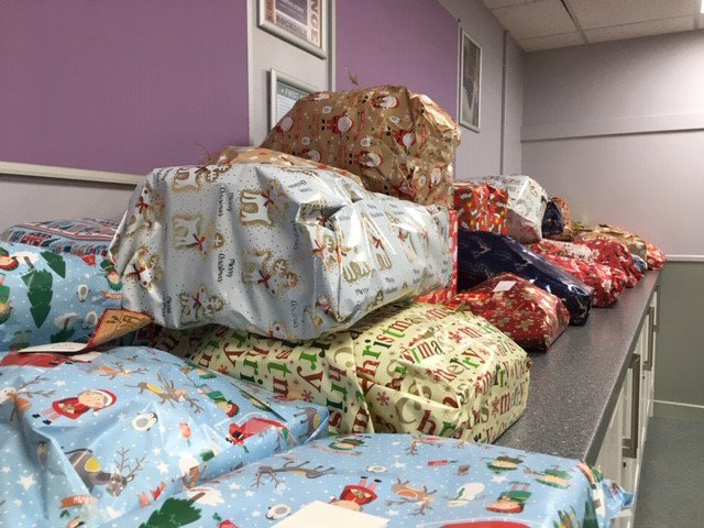 PositiveSteps's tweet photo. Santa has been early to @PositiveSteps thanks to the very kind people at Bethesda Church, Royton. The Oldham Young Carers and their siblings will be having a very merry christmas thanks to your incredible generosity  🎄🎄🎁🎁#spreadalittlesparkle #morethanjustyoungcarers https://t.co/dUBgRaXWf5