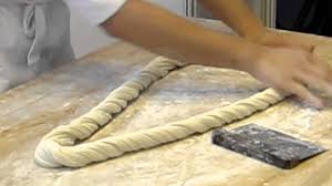 Noodle Master Turns a Log of Dough into 128 Noodles in 10 Seconds - <a href="/digg/">Digg</a> tinyurl.com/y8t4ph62