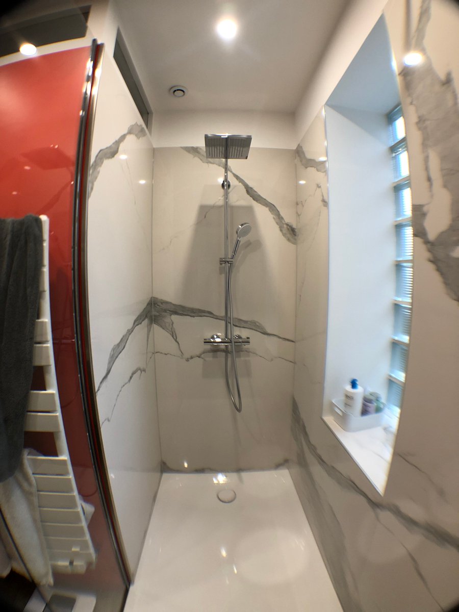 MaudPle's tweet photo. Nouvelle réalisation signée Nouvelle R - Architecture ! 
Rénovation d’une salle de bain datée vers un espace fonctionnel, épuré et contemporain ! 
🔎 Faïence 120 x 240 cm
👷🏼‍♂️ 5 entreprises, 4 semaines de travaux 
📍 Amiens 
#renovation #travaux #salledebain #NouvelleRarchitecture https://t.co/76QRlKkvxi