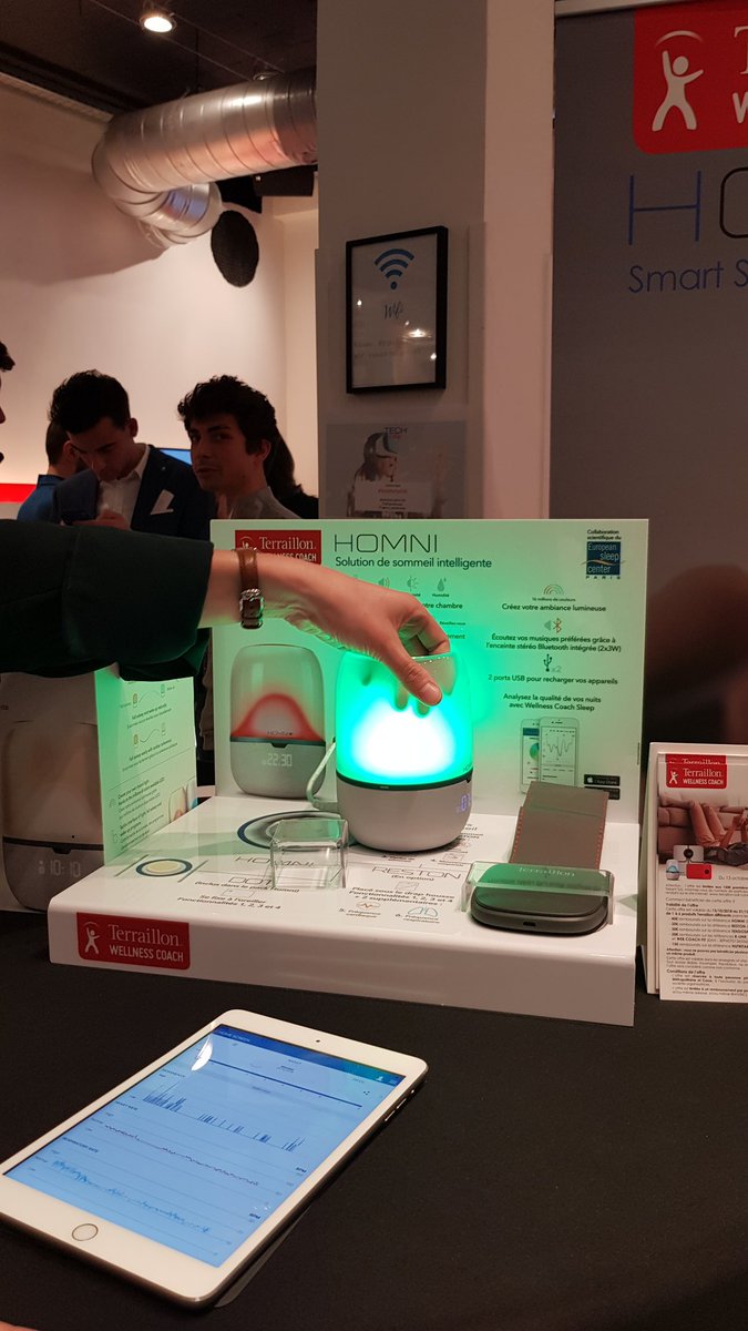 GloseFr's tweet photo. Je suis à la #techpartyo2e. Et j'ai repéré comme innovation #tech #homni pour bien dormir, #lynefit pour le dos, le stabilisateur #weebill et ce judas intelligent #brinno 🤗❤ https://t.co/iiPNRBoVlF
