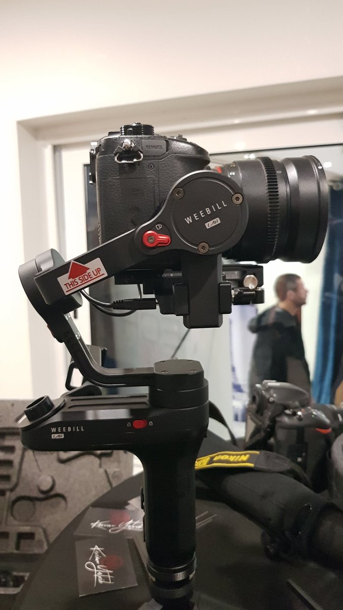 GloseFr's tweet photo. Je suis à la #techpartyo2e. Et j'ai repéré comme innovation #tech #homni pour bien dormir, #lynefit pour le dos, le stabilisateur #weebill et ce judas intelligent #brinno 🤗❤ https://t.co/iiPNRBoVlF