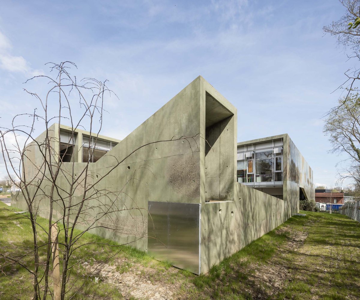 AMC_archi's tweet photo. [EQUERRE D'ARGENT] Le lauréat du prix de l'Equerre 2018 est l'agence Richter &amp; Associés, pour le centre de soins psychiatriques à Metz. Bravo à eux ! #AMCarchi #teamarchi #Equerre2018 https://t.co/U36z4eGWvi