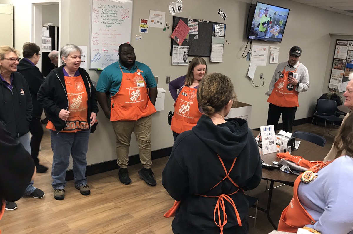 Happy 85th Birthday Lee!!!! <a href="/sheshebh/">Sheila Herron</a> @thouchin13 <a href="/mirandie11/">Miranda King</a> <a href="/sutherlandfm/">Frank Sutherland</a> <a href="/bobsaniga/">Bob Saniga</a>